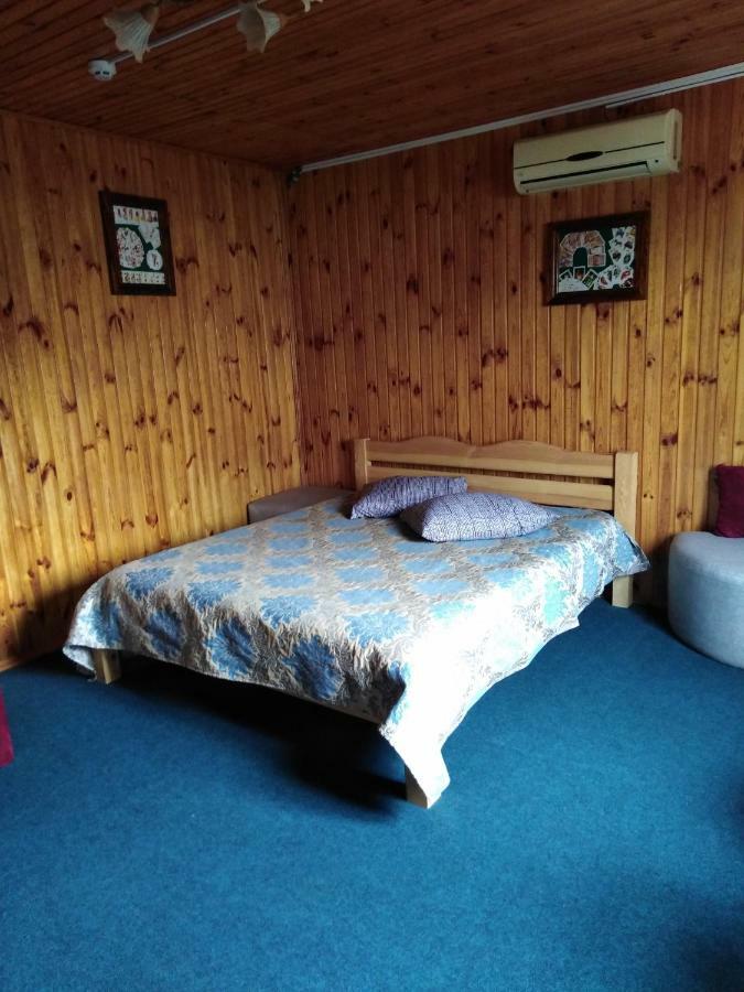 Hotelhola Чернихив Екстериор снимка